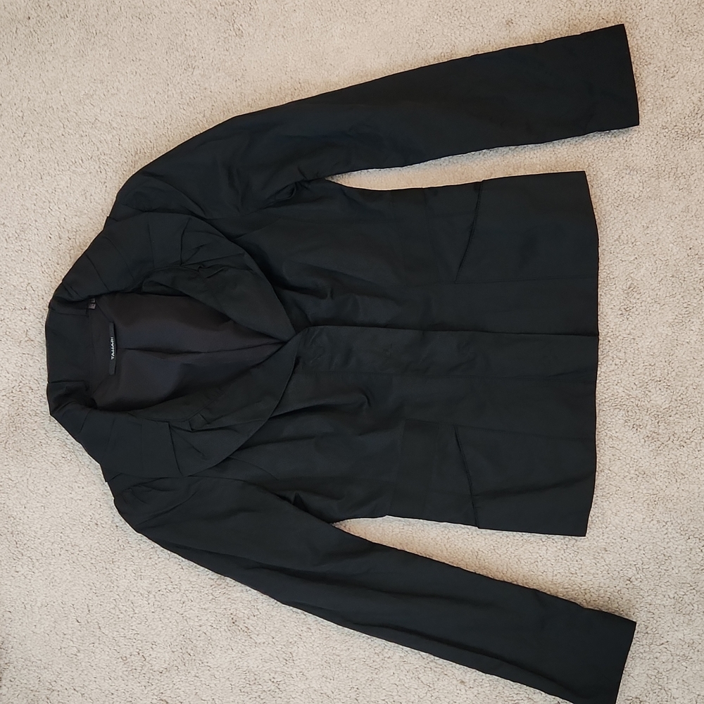 🔥🔥Tahari black jacket with ruffled collar 2